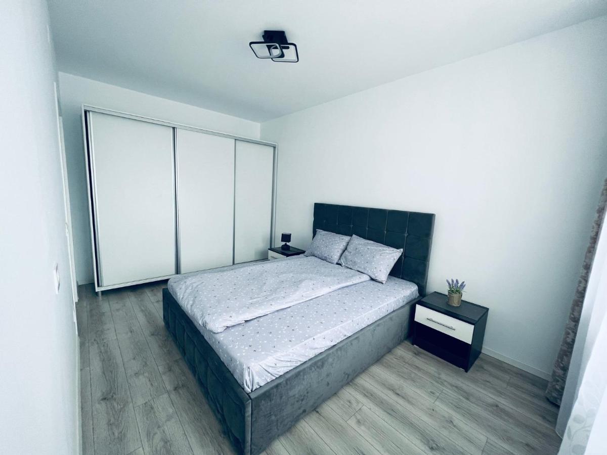 Silvia Resident Apartment Oradea Exterior photo
